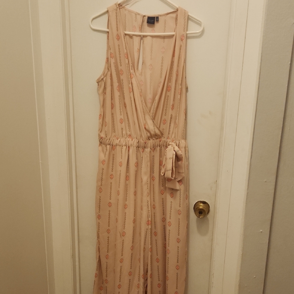 Elegant Sleeveless Dress in Cream by [Brand]